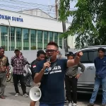 Aksi protes warga ke PT. Monokem Surya, terkait pembuangan limbah