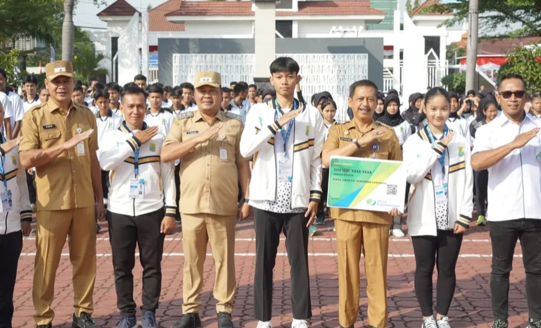 Kontingen Kabupaten Karawang yang dilepas Wakil Bupati Karawang Maslani sebanyak 198 Atlet, 45 Pelatih dan 15 Official.