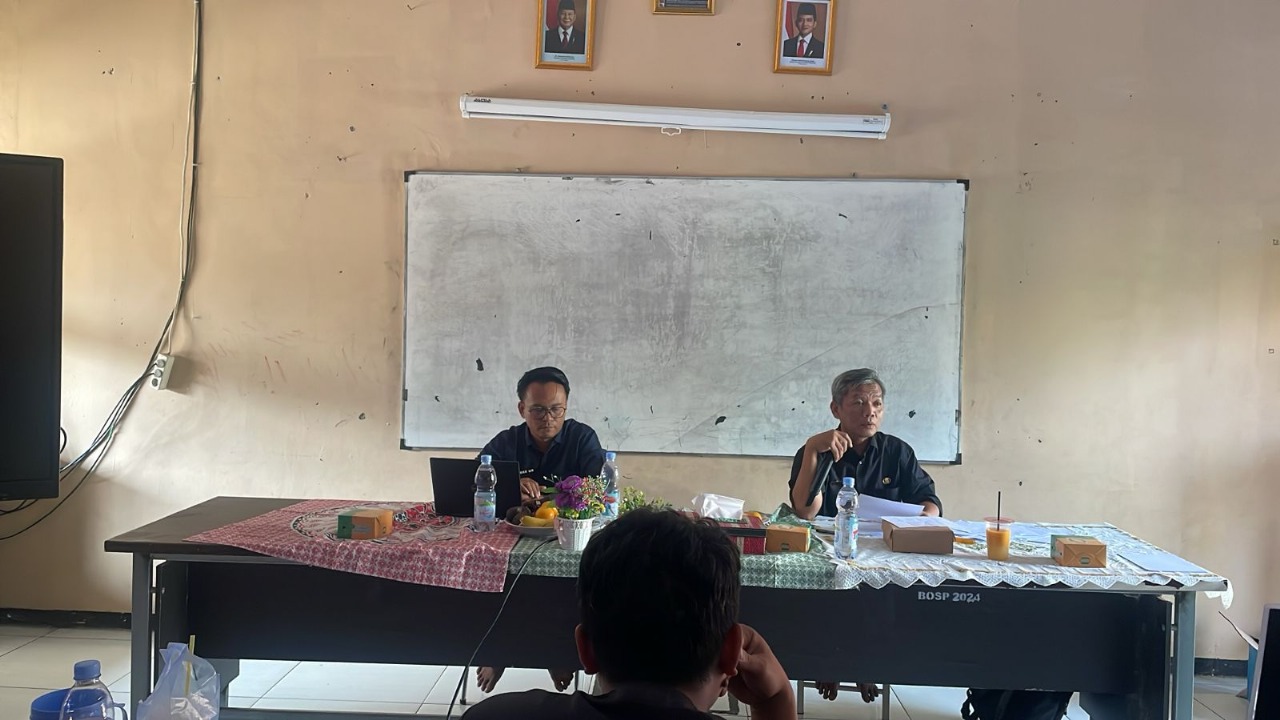 Caption : SMKN 1 Rawamerta menggelar kegiatan In House Training (IHT) dengan tema “Optimalisasi Kecerdasan Buatan (AI) untuk Pembuatan Video Pembelajaran"