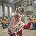 Caption : Prof Yendraliza: Pabrik Pakan Ternak Danantara akan Perkuat Sektor Peternakan Riau Prof Dr Yendraliza, SPt, MP saat meninjau pabrik pakan ternak unggas di Provinsi Lampung. Caption : Prof Yendraliza: Pabrik Pakan Ternak Danantara akan Perkuat Sektor Peternakan Riau Prof Dr Yendraliza, SPt, MP saat meninjau pabrik pakan ternak unggas di Provinsi Lampung.