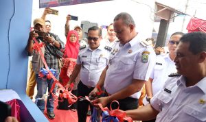 Caption : Pemerintah Kota Bekasi meresmikan program Rumah Tidak Layak Huni (Rutilahu) dan Taman Warga RW 010 Kelurahan Jakamulya