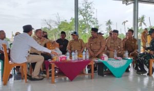 Caption : Bupati Karawang H. Aep Syaepuloh, S.E melaksanakan kunjungan kerja ke Pasar Cibuaya, dengar aspirasi pedagang dan masyarakat terkait rencana penempatan lokasi Pasar baru Cibuaya