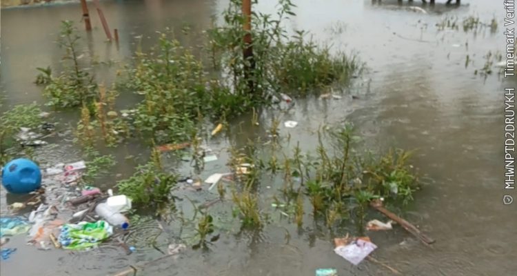 Caption : Hujan dengan intensitas tinggi mengakibatkan rumah warga dan area persawahan terendam banjir di beberapa desa wilayah Kecamatan Cibuaya.