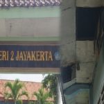 Caption : Kondisi Atap Bangunan SMP Negeri 2 Jayakerta Dugaan Tanpa Adanya Pemiliharaan dan Perbaikan