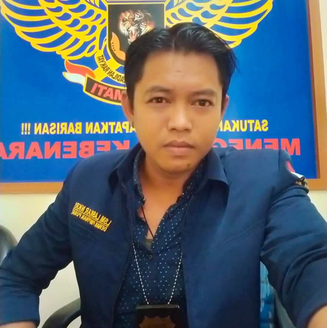 Caption : Aroy Lodra Ketua DPC LSM NKRI Kutawaluya