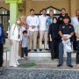 Rombongan Komisi Nasional Hak Asasi Manusia Republik Indonesia berfoto bersama pengurus Forum Pedagang Pasar Eks Stasiun Rengasdengklok (FP2ESR) usai melakukan kunjungan dan cek faktual di Pasar Lama Rengasdengklok, Kabupaten Karawang, Selasa (19/05/2026).
