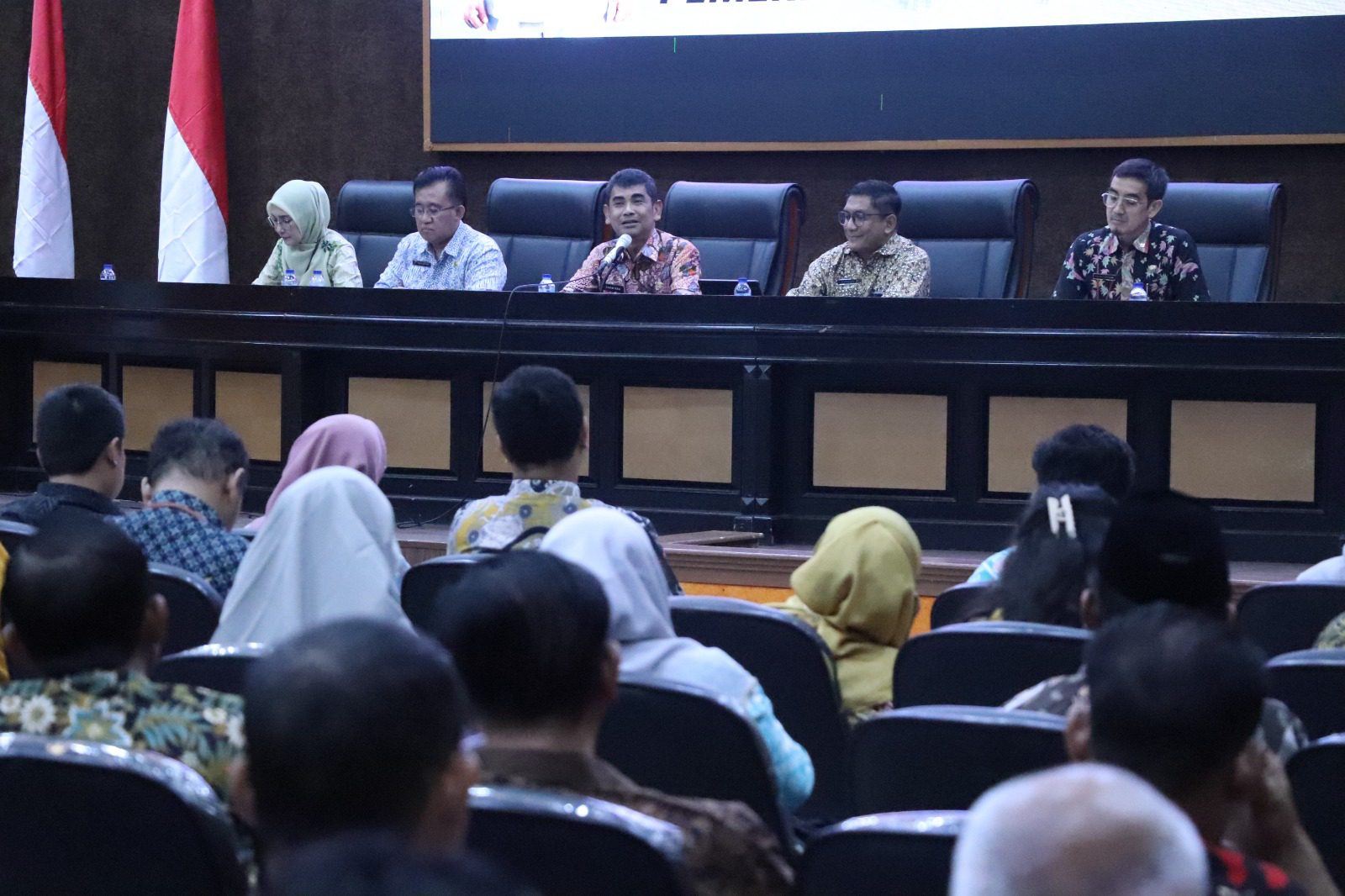 Caption : Rapat Optimalisasi peran dan tugas Satgas MBG yang digelar di Aula KH. Noer Ali, Gedung Bupati Bekasi, Kamis (7/5/2026)