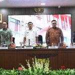 Kepala Kejaksaan Tinggi Jawa Barat, Dr. Sutikno, S.H., M.H., didampingi jajaran pejabat Kejati Jabar saat memberikan arahan dalam kunjungan kerja ke Kejaksaan Negeri Kota Bogor, Kejaksaan Negeri Kabupaten Bogor, dan Kejaksaan Negeri Depok, Jumat (26/6/2026). Kunjungan tersebut bertujuan memperkuat integritas, profesionalisme, serta peningkatan pelayanan hukum yang humanis kepada masyarakat.