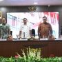 Kepala Kejaksaan Tinggi Jawa Barat, Dr. Sutikno, S.H., M.H., didampingi jajaran pejabat Kejati Jabar saat memberikan arahan dalam kunjungan kerja ke Kejaksaan Negeri Kota Bogor, Kejaksaan Negeri Kabupaten Bogor, dan Kejaksaan Negeri Depok, Jumat (26/6/2026). Kunjungan tersebut bertujuan memperkuat integritas, profesionalisme, serta peningkatan pelayanan hukum yang humanis kepada masyarakat.