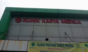Caption : Gedung Klinik Karya Medika di Teluk Jambe Timur, Karawang, yang menjadi sorotan terkait dugaan ketidaksesuaian administrasi tagihan pasien. (Foto: Patriotjabar.com)