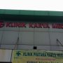 Caption : Gedung Klinik Karya Medika di Teluk Jambe Timur, Karawang, yang menjadi sorotan terkait dugaan ketidaksesuaian administrasi tagihan pasien. (Foto: Patriotjabar.com)