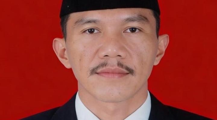 Caption : H. Kotong, calon Kepala Desa Kemiri yang mengusung visi pemerataan pembangunan dan peningkatan pelayanan publik guna mewujudkan Desa Kemiri yang lebih maju, mandiri, dan sejahtera