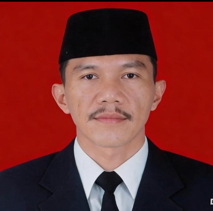 Caption : H. Kotong, calon Kepala Desa Kemiri yang mengusung visi pemerataan pembangunan dan peningkatan pelayanan publik guna mewujudkan Desa Kemiri yang lebih maju, mandiri, dan sejahtera