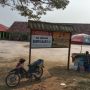 Caption : Foto tampak depan SD Negeri Gempolkarya II, Kecamatan Tirtajaya, Kabupaten Karawang. Menjelang pelaksanaan acara perpisahan siswa kelas VI dan kenaikan kelas tahun ajaran 2025/2026, para orang tua siswa menunjukkan antusiasme tinggi dengan memberikan dukungan penuh terhadap seluruh rangkaian persiapan kegiatan yang dijadwalkan berlangsung pada 28 Juni 2026. (Foto: Patriotjabar.com)
