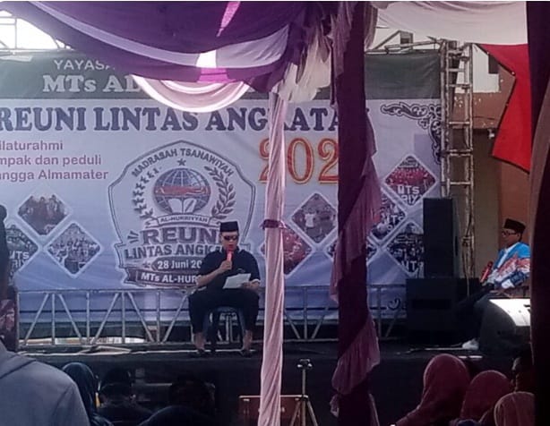 Suasana Reuni Akbar Lintas Angkatan MTs Al-Hurriyyah Rengasdengklok yang digelar di halaman MTs Al-Hurriyyah, Minggu (28/6/2026). Acara dihadiri ratusan alumni dari berbagai angkatan, sekaligus menjadi momentum silaturahmi dan pembentukan Tim Ad Hoc Ikatan Keluarga Alumni (IKA) MTs Al-Hurriyyah. (Foto: Dukumen/Patriotjabar.com)