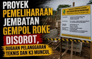 Caption : Kondisi proyek Pemeliharaan Jembatan Gempol Roke di Kecamatan Kutawaluya, Kabupaten Karawang. Proyek yang dibiayai APBD Kabupaten Karawang Tahun Anggaran 2026 tersebut menjadi sorotan setelah ditemukan dugaan ketidaksesuaian metode pelaksanaan pasangan batu kali pada pekerjaan Tembok Penahan Tanah (TPT) serta belum optimalnya penerapan Keselamatan dan Kesehatan Kerja (K3), di mana sejumlah pekerja terlihat tidak menggunakan Alat Pelindung Diri (APD) saat pekerjaan berlangsung. (Foto: Patriotjabar.com)