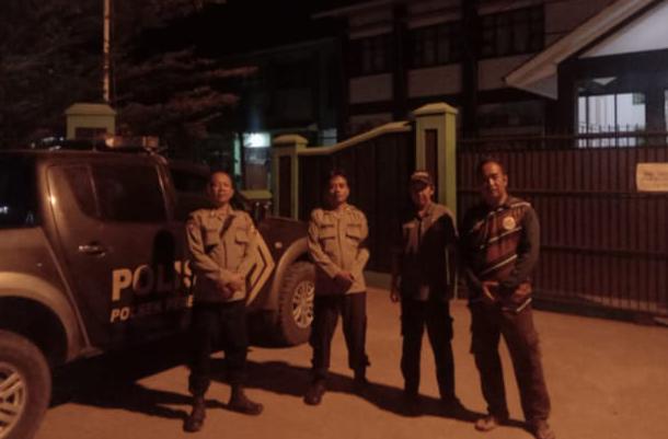 Caption : Personel Polsek Pedes melaksanakan patroli malam di wilayah hukum Kecamatan Pedes, Kabupaten Karawang, Jumat (3/7/2026) dini hari. Kegiatan patroli dilakukan sebagai upaya preventif untuk mengantisipasi aksi geng motor, begal, pencurian kendaraan bermotor (curanmor), tawuran, serta berbagai bentuk gangguan keamanan dan ketertiban masyarakat (kamtibmas), demi menciptakan situasi yang aman, nyaman, dan kondusif bagi masyarakat.