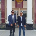 Caption : Tim kuasa hukum PT Niki Four berfoto di depan Pengadilan Negeri Gunung Sugih Kelas I B, Lampung Tengah, usai resmi mendaftarkan gugatan wanprestasi terhadap Direktur PT Langgeng Adijaya Utama terkait sengketa kerja sama pembangunan Perumahan Griya Bandarsari Utama (GBU). Gugatan tersebut didaftarkan pada 15 Juni 2026 dan kini tengah berproses di persidangan. (Foto: Istimewa) Caption : Tim kuasa hukum PT Niki Four berfoto di depan Pengadilan Negeri Gunung Sugih Kelas I B, Lampung Tengah, usai resmi mendaftarkan gugatan wanprestasi terhadap Direktur PT Langgeng Adijaya Utama terkait sengketa kerja sama pembangunan Perumahan Griya Bandarsari Utama (GBU). Gugatan tersebut didaftarkan pada 15 Juni 2026 dan kini tengah berproses di persidangan. (Foto: Istimewa)