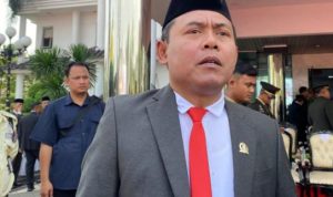 Caption : Ketua DPRD Kabupaten Karawang, Endang Sodikin, menyampaikan apresiasi atas peningkatan status Polres Karawang menjadi Polresta Karawang. Menurutnya, perubahan tersebut merupakan bukti kemajuan daerah sekaligus diharapkan mampu meningkatkan kualitas pelayanan dan keamanan bagi masyarakat.