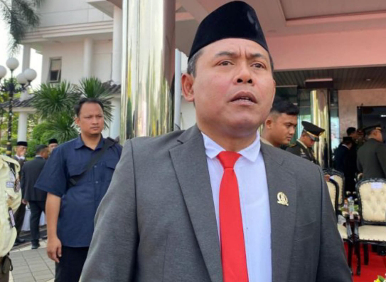 Caption : Ketua DPRD Kabupaten Karawang, Endang Sodikin, menyampaikan apresiasi atas peningkatan status Polres Karawang menjadi Polresta Karawang. Menurutnya, perubahan tersebut merupakan bukti kemajuan daerah sekaligus diharapkan mampu meningkatkan kualitas pelayanan dan keamanan bagi masyarakat.