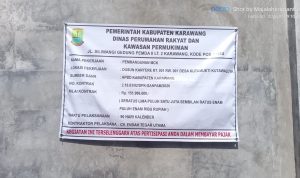 Caption : Papan informasi proyek pembangunan MCK yang bersumber dari APBD Kabupaten Karawang Tahun Anggaran 2026 di Dusun Kanyere RT 001/RW 001, Desa Kutamukti, Kecamatan Kutawaluya. Proyek senilai Rp151.966.000 yang dikerjakan oleh CV. Endah Tegar Utama tersebut menjadi sorotan menyusul adanya dugaan penggunaan pembesian cincin (ring balok) yang tidak sesuai spesifikasi teknis. Warga meminta DPRKP Kabupaten Karawang segera melakukan pemeriksaan dan verifikasi di lapangan guna memastikan pekerjaan dilaksanakan sesuai dokumen kontrak dan standar konstruksi yang berlaku. (Foto: Patriotjabar.com/Epeng). Caption : Papan informasi proyek pembangunan MCK yang bersumber dari APBD Kabupaten Karawang Tahun Anggaran 2026 di Dusun Kanyere RT 001/RW 001, Desa Kutamukti, Kecamatan Kutawaluya. Proyek senilai Rp151.966.000 yang dikerjakan oleh CV. Endah Tegar Utama tersebut menjadi sorotan menyusul adanya dugaan penggunaan pembesian cincin (ring balok) yang tidak sesuai spesifikasi teknis. Warga meminta DPRKP Kabupaten Karawang segera melakukan pemeriksaan dan verifikasi di lapangan guna memastikan pekerjaan dilaksanakan sesuai dokumen kontrak dan standar konstruksi yang berlaku. (Foto: Patriotjabar.com/Epeng).