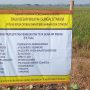Papan informasi proyek Program Percepatan Peningkatan Tata Guna Air Irigasi (P3-TGAI) peningkatan Jaringan Irigasi Jatiluhur/SS Kedaung yang dikerjakan oleh P3A Tanjung Bungin Sejahtera di Desa Tanjung Bungin, Kecamatan Pakisjaya, Kabupaten Karawang. Proyek senilai Rp195 juta yang bersumber dari APBN Tahun Anggaran 2026 dengan masa pelaksanaan 45 hari kalender tersebut kini menjadi sorotan warga karena diduga tidak dikerjakan sesuai spesifikasi teknis. Foto: Patriotjabar.com/Ifan