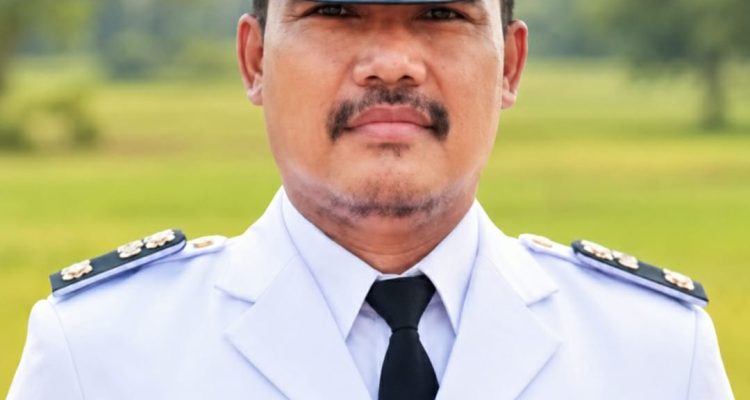 Caption : Kepala Desa Medankarya, Nurali. Berkomitmen membangun Desa Medankarya, Kecamatan Tirtajaya, Kabupaten Karawang, sebagai lumbung pertanian melalui penguatan infrastruktur, pemberdayaan petani, peningkatan pelayanan publik, serta mendorong kesejahteraan masyarakat secara berkelanjutan. (Foto: Istimewa/Patriotjabar.com)