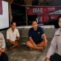 Caption : Personel Polsek Pedes melaksanakan patroli dialogis pada malam hari dengan menyambangi warga di wilayah hukum Polsek Pedes, Jumat (3/7/2026). Dalam kegiatan tersebut, petugas menyampaikan imbauan kamtibmas agar masyarakat menjauhi minuman keras, narkoba, perjudian online, serta meningkatkan kepedulian terhadap keamanan lingkungan guna mengantisipasi tindak kriminalitas C3 dan gangguan kamtibmas lainnya.