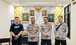 Caption : Personel Polsek Pedes bersama Humas Polsek Pedes berfoto usai melaksanakan kegiatan siaga Mako dan kontrol ruang tahanan di Mapolsek Pedes, Jalan Raya Sungai Buntu, Desa Payungsari, Kecamatan Pedes, Kabupaten Karawang, Jumat (3/7/2026) malam. Kegiatan ini dilakukan untuk memastikan keamanan markas komando, kesiapsiagaan personel, serta kondisi ruang tahanan tetap aman dan kondusif. (Foto: Humas Polsek Pedes) Caption : Personel Polsek Pedes bersama Humas Polsek Pedes berfoto usai melaksanakan kegiatan siaga Mako dan kontrol ruang tahanan di Mapolsek Pedes, Jalan Raya Sungai Buntu, Desa Payungsari, Kecamatan Pedes, Kabupaten Karawang, Jumat (3/7/2026) malam. Kegiatan ini dilakukan untuk memastikan keamanan markas komando, kesiapsiagaan personel, serta kondisi ruang tahanan tetap aman dan kondusif. (Foto: Humas Polsek Pedes)