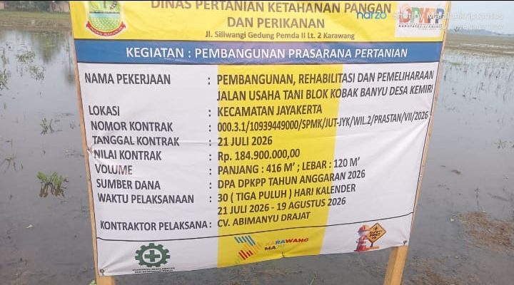 Caption : Papan informasi proyek pembangunan, rehabilitasi, dan pemeliharaan Jalan Usaha Tani Blok Kobak Banyu, Desa Kemiri, Kecamatan Jayakerta, Kabupaten Karawang. Proyek dengan nilai kontrak Rp184,9 juta tersebut memiliki volume pekerjaan sepanjang 416 meter dengan lebar 1,20 meter, bersumber dari DPA DKPP Tahun Anggaran 2026 dan dilaksanakan oleh CV. Abimanyu Drajat. Caption : Papan informasi proyek pembangunan, rehabilitasi, dan pemeliharaan Jalan Usaha Tani Blok Kobak Banyu, Desa Kemiri, Kecamatan Jayakerta, Kabupaten Karawang. Proyek dengan nilai kontrak Rp184,9 juta tersebut memiliki volume pekerjaan sepanjang 416 meter dengan lebar 1,20 meter, bersumber dari DPA DKPP Tahun Anggaran 2026 dan dilaksanakan oleh CV. Abimanyu Drajat.