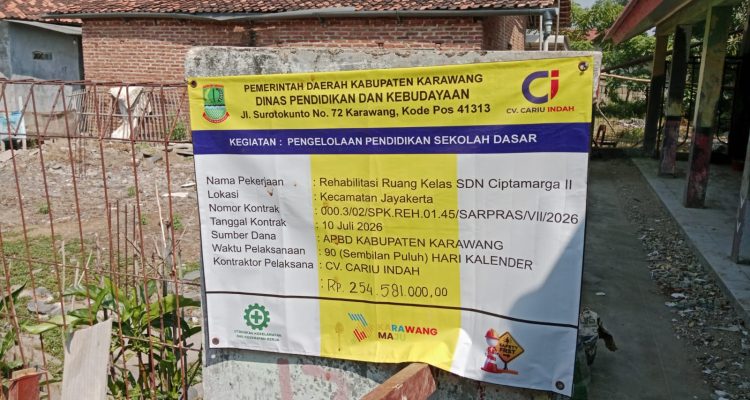 Caption : Kondisi salah satu bagian kusen ruang kelas SDN Ciptamarga II, Kecamatan Jayakerta, Kabupaten Karawang, yang tampak mengalami keropos di tengah pelaksanaan proyek rehabilitasi. Kondisi tersebut menjadi sorotan dan memunculkan pertanyaan terkait item pekerjaan rehabilitasi. Caption : Kondisi salah satu bagian kusen ruang kelas SDN Ciptamarga II, Kecamatan Jayakerta, Kabupaten Karawang, yang tampak mengalami keropos di tengah pelaksanaan proyek rehabilitasi. Kondisi tersebut menjadi sorotan dan memunculkan pertanyaan terkait item pekerjaan rehabilitasi.