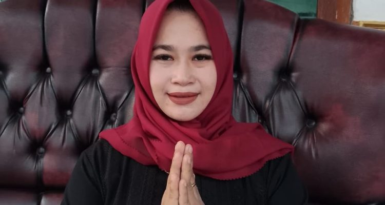 Caption : N. Leni Marlina, calon anggota BPD keterwakilan perempuan Desa Gombongsari, Kecamatan Rawamerta, menyampaikan rasa syukur dan terima kasih atas kepercayaan masyarakat setelah meraih suara terbanyak dalam pemilihan anggota BPD Desa Gombongsari periode 2026–2034.
