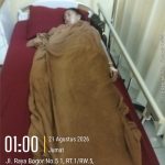 Caption : Seorang Pekerja Migran Indonesia (PMI) asal Brebes, Siti, menjalani perawatan di RS Polri Kramat Jati, Jakarta Timur, setelah diduga mengalami kecelakaan kerja saat bekerja di Singapura. Siti disebut mengalami kesulitan berjalan setelah terpeleset di rumah majikannya dan kemudian dipulangkan ke Indonesia untuk mendapatkan penanganan medis.