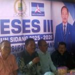 Caption : Anggota DPRD Kabupaten Karawang Fraksi Demokrat, H. Saryadi, S.Sos., bersama sejumlah tokoh masyarakat dan warga saat mengikuti kegiatan Reses III Tahun 2026 di Desa Dewisari, Kecamatan Rengasdengklok, Kabupaten Karawang. Kegiatan tersebut menjadi momentum bagi warga untuk menyampaikan berbagai aspirasi pembangunan, mulai dari program Rutilahu, perbaikan sarana posyandu, hingga renovasi mushola.
