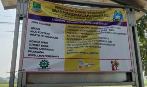 Caption : Papan informasi proyek pembangunan ruang kelas baru PAUD Pelangi di Kecamatan Rengasdengklok, Kabupaten Karawang. Proyek tersebut memiliki nilai kontrak Rp189,557 juta, bersumber dari APBD Kabupaten Karawang Tahun Anggaran 2026, dengan pelaksana CV Prima Wadas Sentosa dan waktu pelaksanaan 90 hari kalender. Caption : Papan informasi proyek pembangunan ruang kelas baru PAUD Pelangi di Kecamatan Rengasdengklok, Kabupaten Karawang. Proyek tersebut memiliki nilai kontrak Rp189,557 juta, bersumber dari APBD Kabupaten Karawang Tahun Anggaran 2026, dengan pelaksana CV Prima Wadas Sentosa dan waktu pelaksanaan 90 hari kalender.