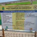Caption : Papan informasi proyek rehabilitasi ruang kelas SDN Sukamerta III, Kecamatan Rawamerta, Kabupaten Karawang. Proyek bersumber dari APBD Kabupaten Karawang Tahun Anggaran 2026 dengan nilai kontrak Rp399,01 juta dan dilaksanakan oleh CV Kharisma Jaya. (Foto: Patriotjabar.com) Caption : Papan informasi proyek rehabilitasi ruang kelas SDN Sukamerta III, Kecamatan Rawamerta, Kabupaten Karawang. Proyek bersumber dari APBD Kabupaten Karawang Tahun Anggaran 2026 dengan nilai kontrak Rp399,01 juta dan dilaksanakan oleh CV Kharisma Jaya. (Foto: Patriotjabar.com)