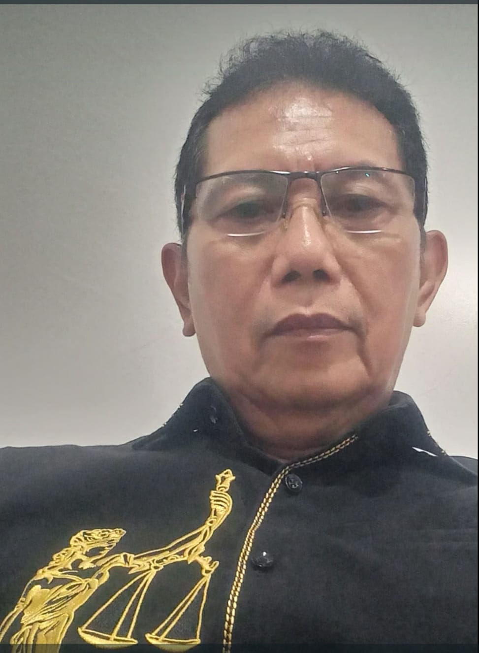 Caption : Richard E. G. A. Angkuw, S.H., M.H., Pengamat Komunikasi Politik dan Kebijakan, menyoroti dinamika kegaduhan politik serta potensi politik adu domba yang dapat memecah masyarakat. (Foto: Istimewa) Caption : Richard E. G. A. Angkuw, S.H., M.H., Pengamat Komunikasi Politik dan Kebijakan, menyoroti dinamika kegaduhan politik serta potensi politik adu domba yang dapat memecah masyarakat. (Foto: Istimewa)