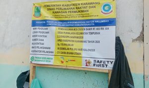 Caption: Papan informasi proyek pembangunan MCK Dusun Banir, Desa Purwajaya, Kecamatan Tempuran, Kabupaten Karawang, dengan nilai kontrak Rp179,919 juta yang bersumber dari APBD Kabupaten Karawang Tahun Anggaran 2026 dan dikerjakan CV Cakra Buana Utama. Caption: Papan informasi proyek pembangunan MCK Dusun Banir, Desa Purwajaya, Kecamatan Tempuran, Kabupaten Karawang, dengan nilai kontrak Rp179,919 juta yang bersumber dari APBD Kabupaten Karawang Tahun Anggaran 2026 dan dikerjakan CV.Cakra Buana Utama.