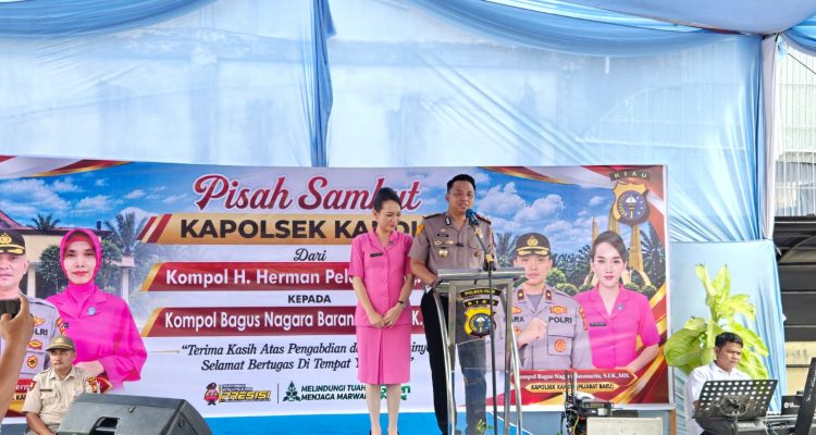 Caption: Pisah sambut Kapolsek Kandis berlangsung dalam suasana penuh keakraban. Kapolsek Kandis yang baru, Kompol Bagus Nagara Baranacita, S.I.K., bersama jajaran dan tamu undangan dalam kegiatan serah terima estafet kepemimpinan di Polsek Kandis, Kabupaten Siak. Caption: Pisah sambut Kapolsek Kandis berlangsung dalam suasana penuh keakraban. Kapolsek Kandis yang baru, Kompol Bagus Nagara Baranacita, S.I.K., bersama jajaran dan tamu undangan dalam kegiatan serah terima estafet kepemimpinan di Polsek Kandis, Kabupaten Siak.