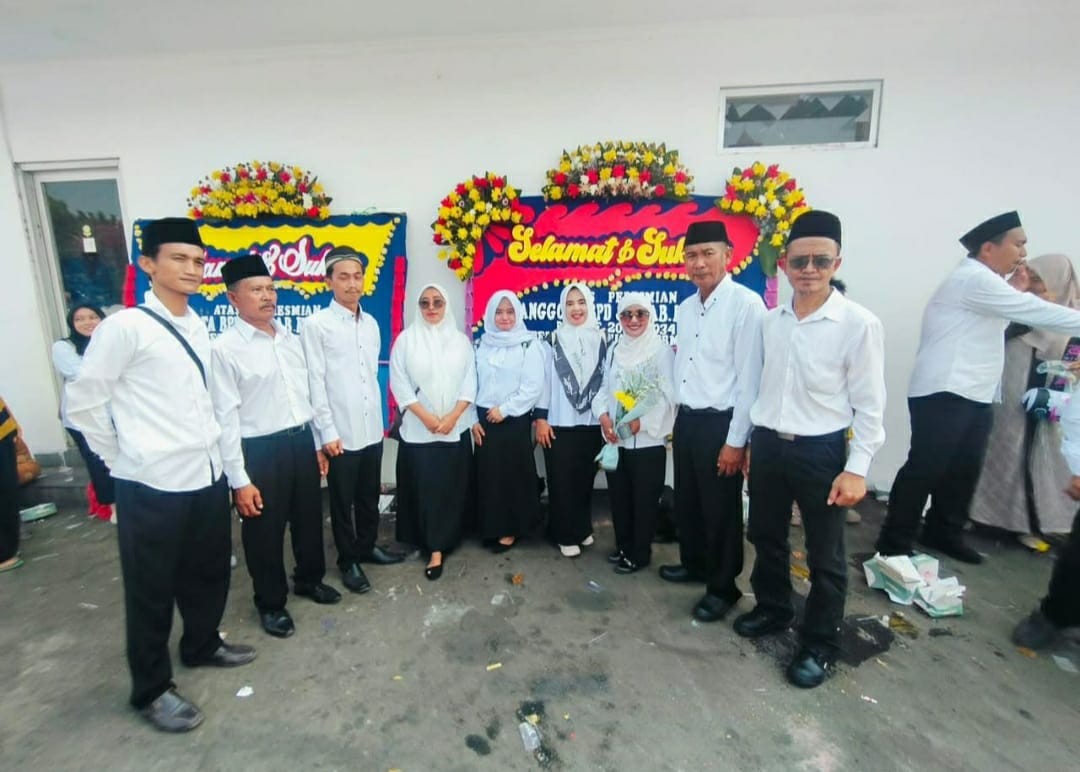 Caption:Kepala Desa Kalangsurya, Lili Suherman, bersama jajaran BPD yang baru dalam momentum penguatan sinergi untuk mendukung penyelenggaraan pemerintahan dan pembangunan Desa Kalangsurya, Kecamatan Rengasdengklok, Kabupaten Karawang. Caption:Kepala Desa Kalangsurya, Lili Suherman, bersama jajaran BPD yang baru dalam momentum penguatan sinergi untuk mendukung penyelenggaraan pemerintahan dan pembangunan Desa Kalangsurya, Kecamatan Rengasdengklok, Kabupaten Karawang.
