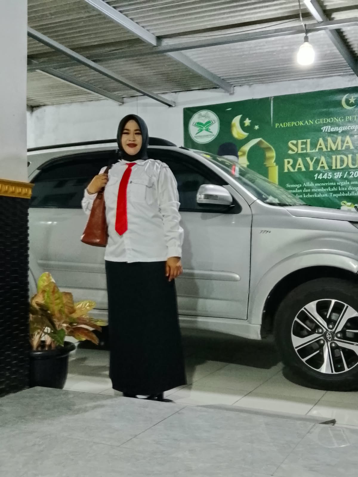 Caption: Lina Marlina, anggota BPD Desa Gombongsari, Kecamatan Rawamerta, Kabupaten Karawang, usai dilantik, menyampaikan komitmennya untuk memperjuangkan aspirasi masyarakat serta mendorong penguatan fungsi pengawasan BPD terhadap Pemerintah Desa Balongsari, khususnya dalam pengelolaan Dana Desa dan pelaksanaan program pembangunan.
